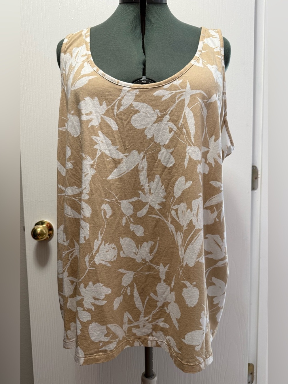 Lane Bryant Tan & White Floral Tank Top Size 26/28